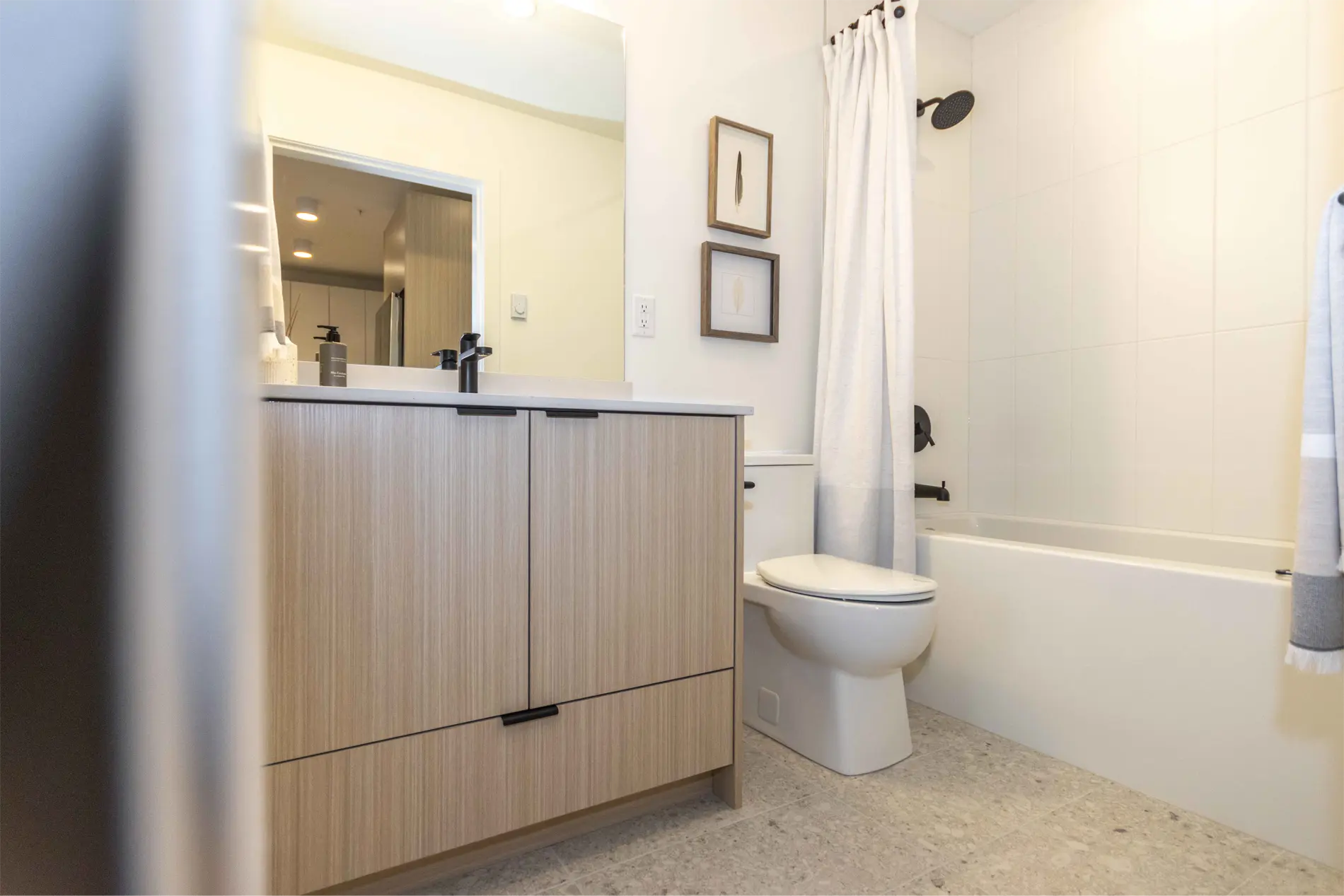 Elijah Interior Bathroom